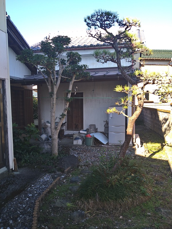 値下げしました！262坪の土地に母屋　離れ　蔵　車庫　庭のある暮らし